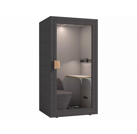 Kabina Tuesday, Storm