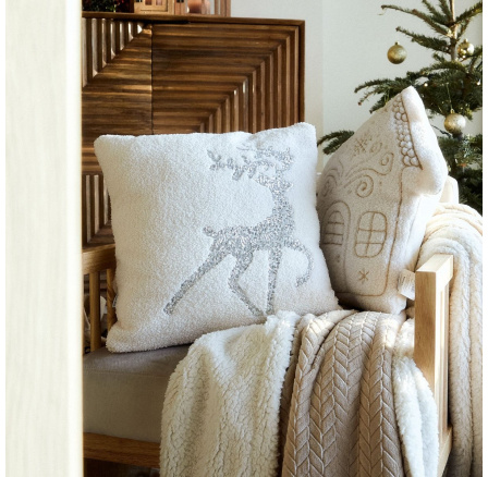 Povlak na polštář NIKO s flitrovým sobem 45x45 cm XM22 831244 Povlak na polštář NIKO s flitrovým sobem 45x45 cm XM22 831244