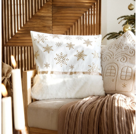 Povlak na polštář AGRA ve zlatých hvězdách 45x45 cm XM22 828022 Povlak na polštář AGRA ve zlatých hvězdách 45x45 cm XM22 828022