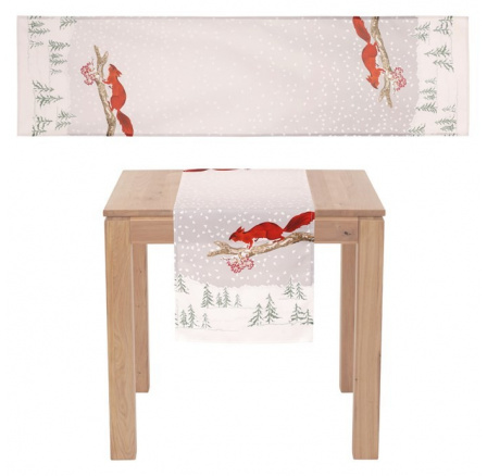 Běhoun se zimním motivem - veverka, 100% polyester, 40 x 150 cm.