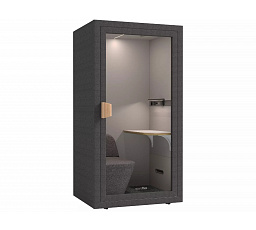 Kabina Tuesday, Storm